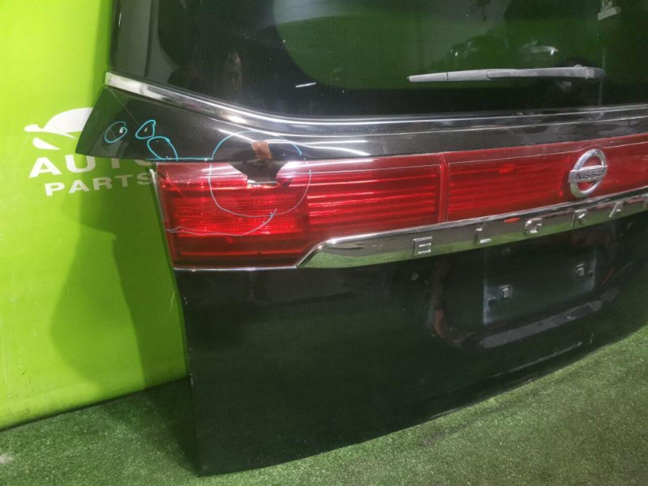 Дверь 5-я задняя NISSAN ELGRAND TE52 QR25DE 3 ракурс