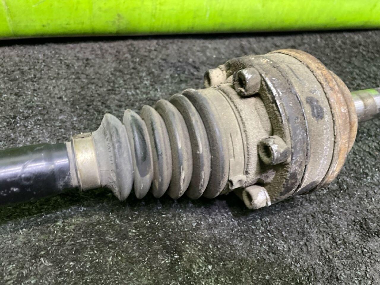 Привод левый задний AUDI A6 4F2 BKH 4F0501203 4 ракурс Привод левый задний AUDI A6 4F2 BKH 4F0501203 4 ракурс