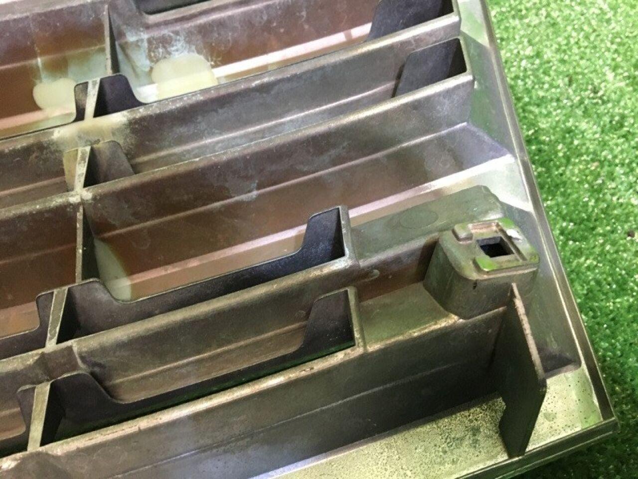 Решетка радиатора NISSAN ELGRAND E51 VQ35DE 4 ракурс