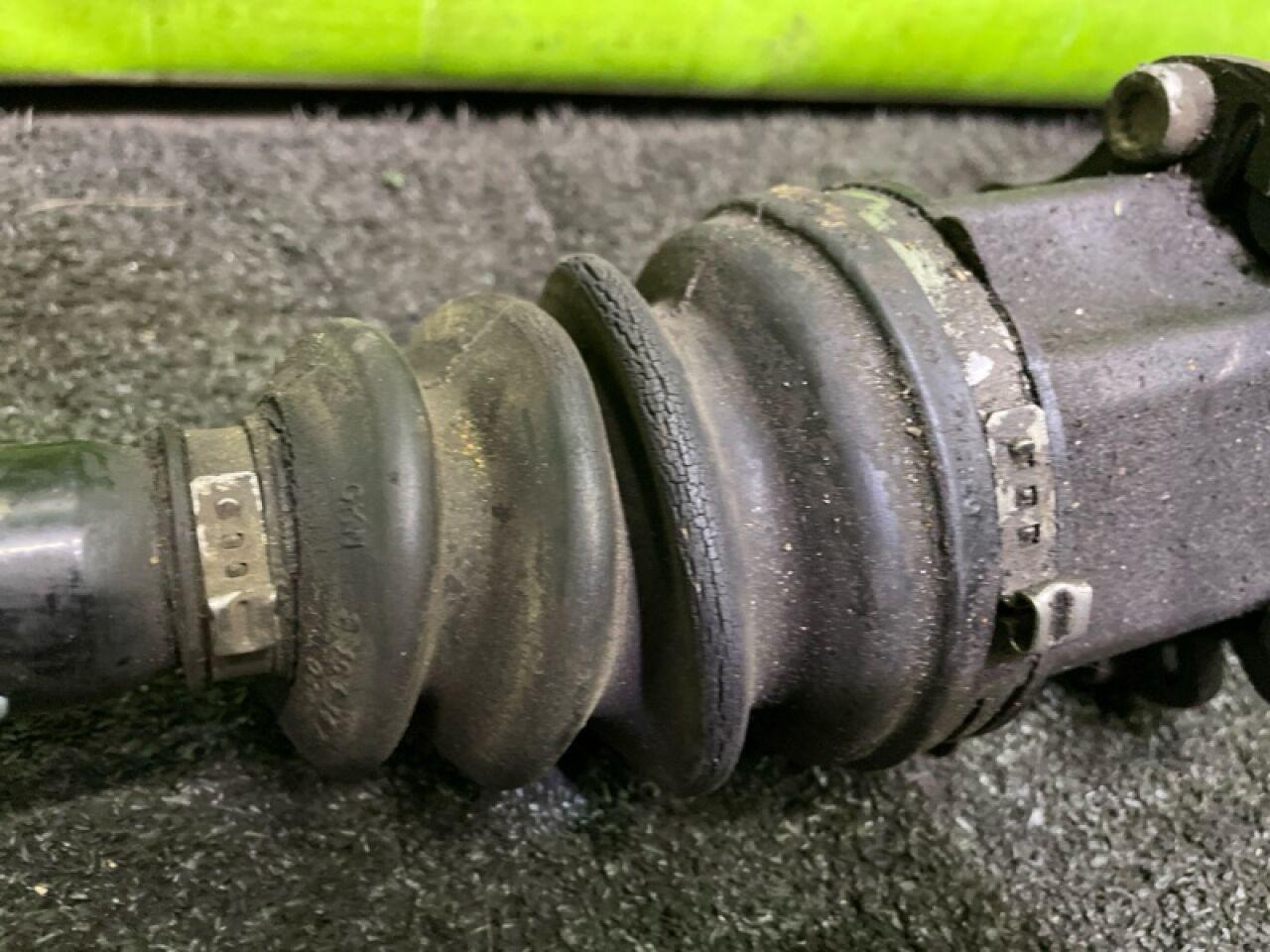 Привод правый передний AUDI A6 4F2 BKH 4F0407272J 5 ракурс Привод правый передний AUDI A6 4F2 BKH 4F0407272J 5 ракурс