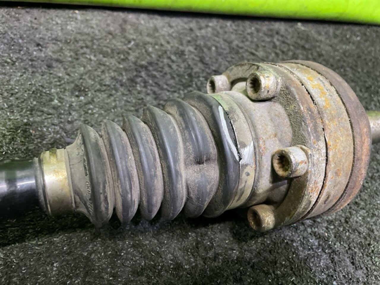 Привод правый задний AUDI A6 4F2 BKH 4F0501203 5 ракурс Привод правый задний AUDI A6 4F2 BKH 4F0501203 5 ракурс