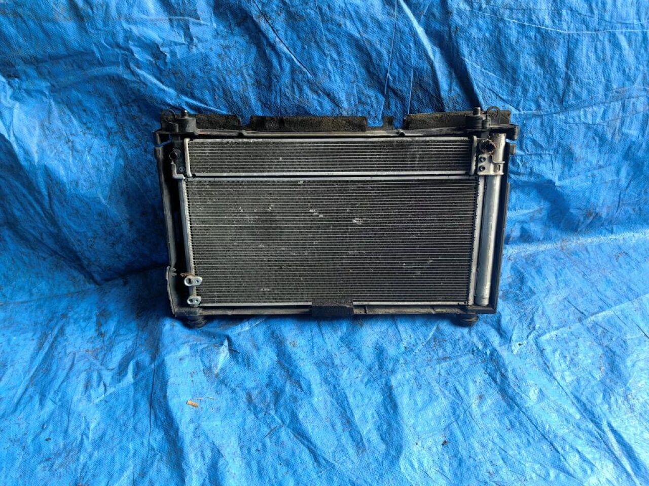 Радиатор основной  TOYOTA PRIUS ZVW30 2ZRFXE ,SET   4221341041 1 ракурс