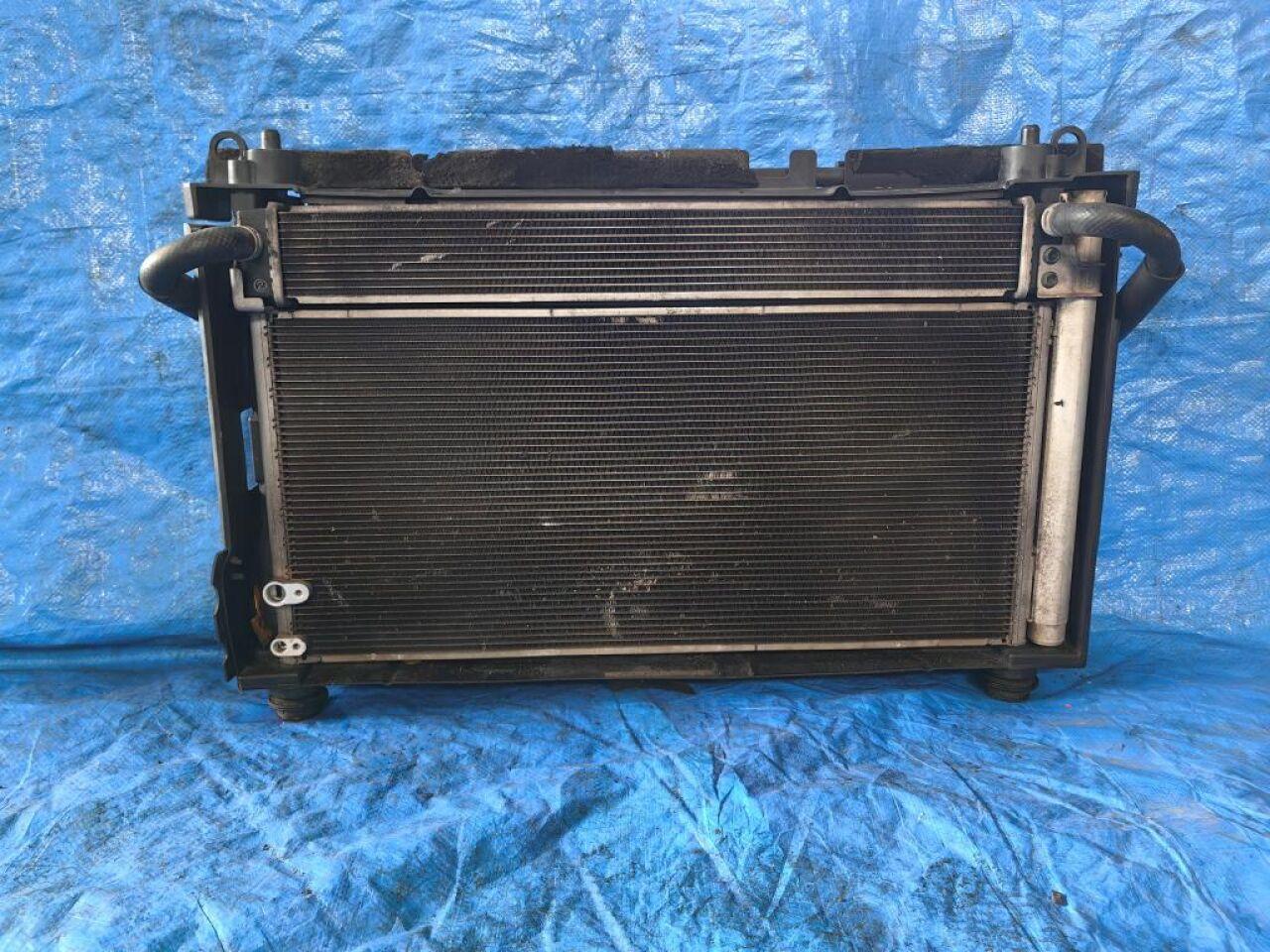 Радиатор основной  TOYOTA PRIUS ZVW30 2ZR ,SET   422134-1041 1 ракурс