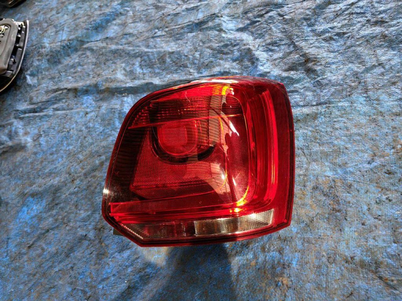 Стоп-сигнал правый VOLKSWAGEN POLO 6RCBZW 6R0945258 2 ракурс