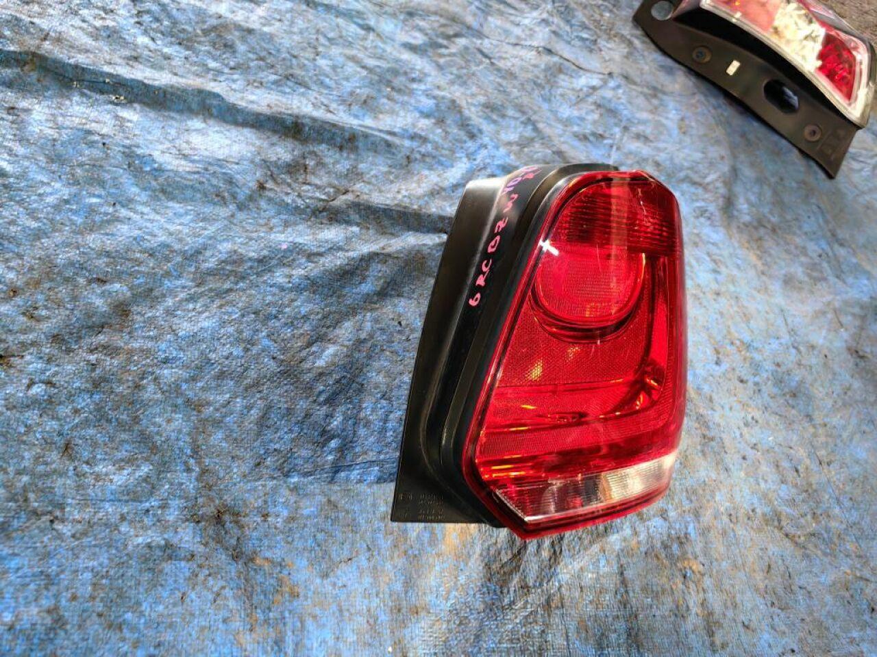 Стоп-сигнал правый VOLKSWAGEN POLO 6RCBZW 6R0945258 4 ракурс