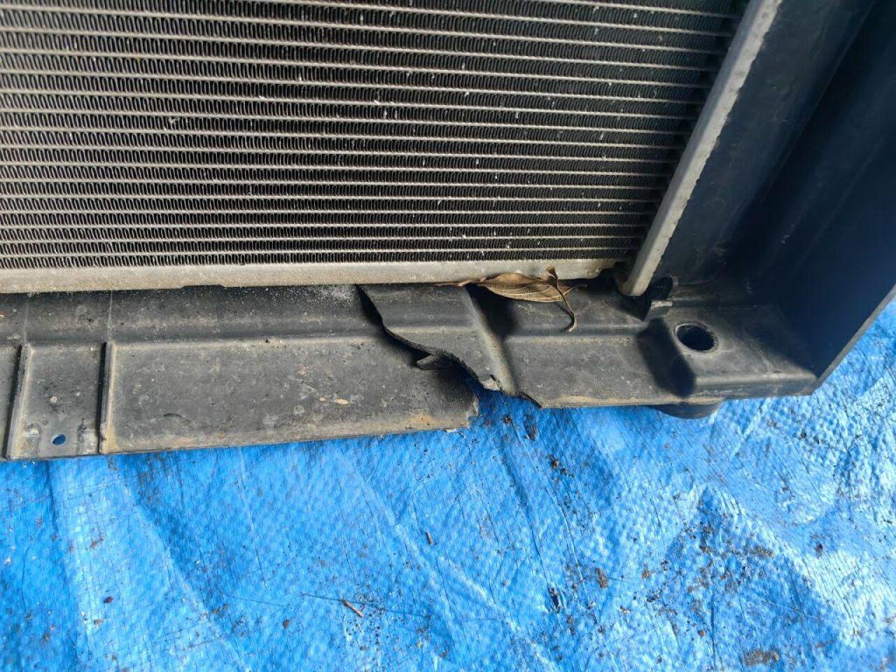 Радиатор основной TOYOTA PRIUS ALPHA ZVW41 2ZRFXE 4221347780 2 ракурс