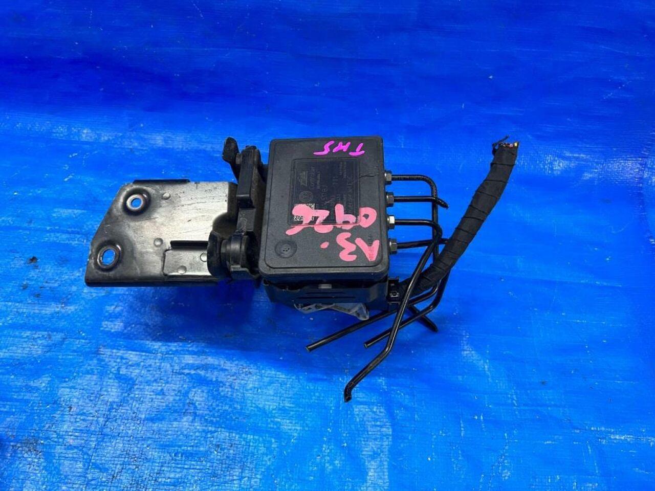 Блок abs AUDI A3 8V CXS 5Q0614517 1 ракурс Блок abs AUDI A3 8V CXS 5Q0614517 1 ракурс