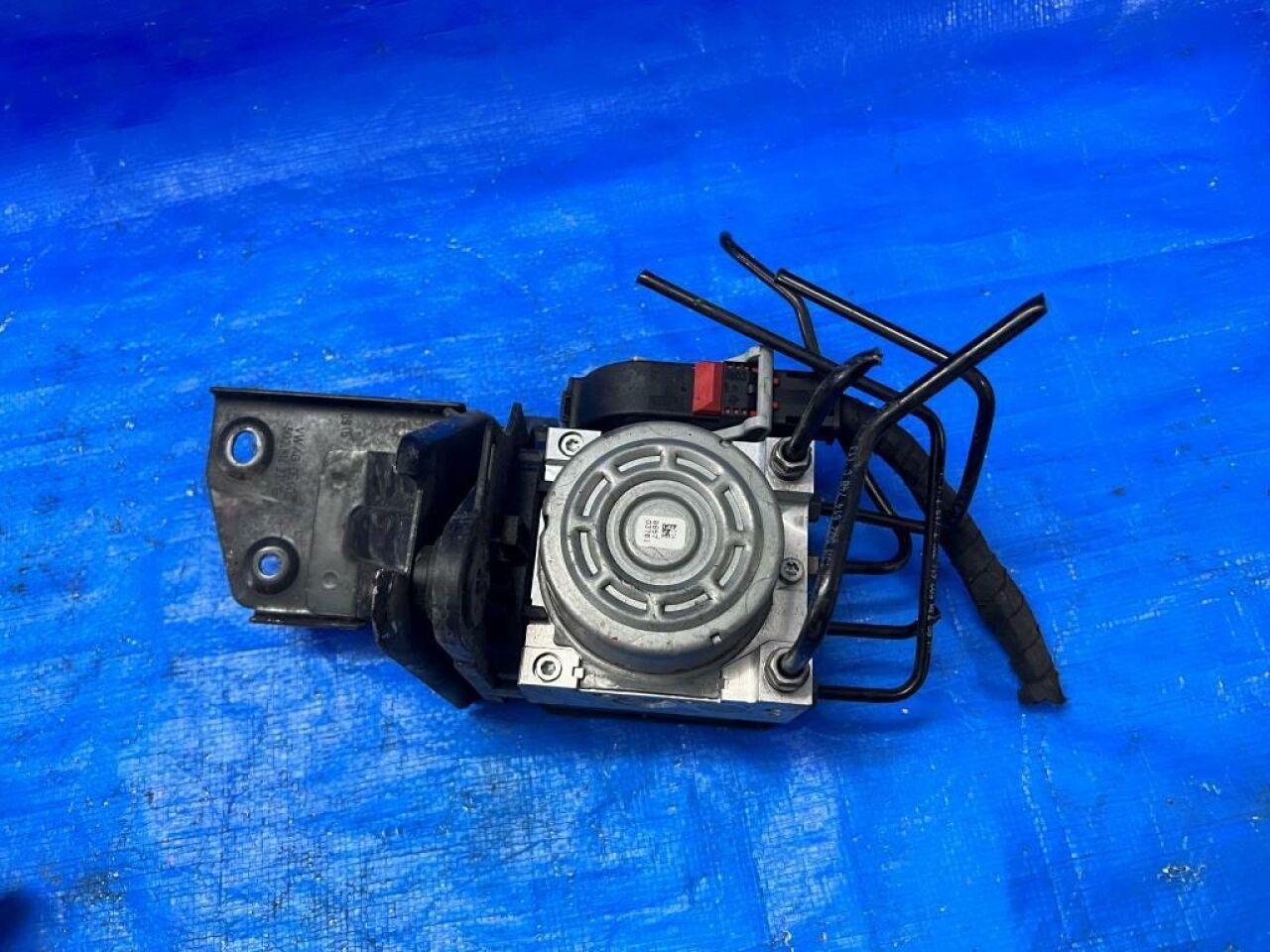 Блок abs AUDI A3 8V CXS 5Q0614517 3 ракурс Блок abs AUDI A3 8V CXS 5Q0614517 3 ракурс