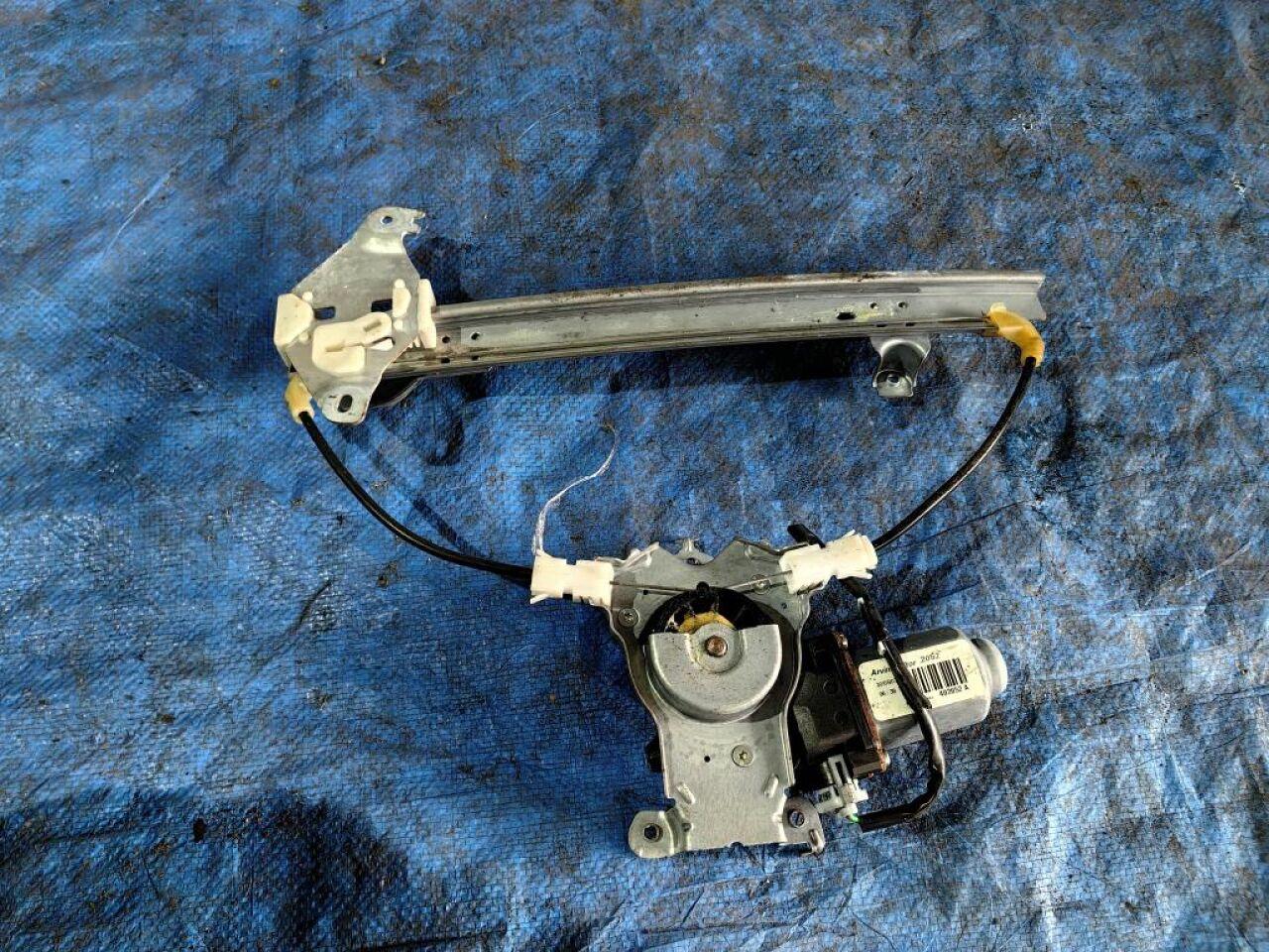 Стеклоподъемник правый задний NISSAN DUALIS NJ10 402052 2 ракурс