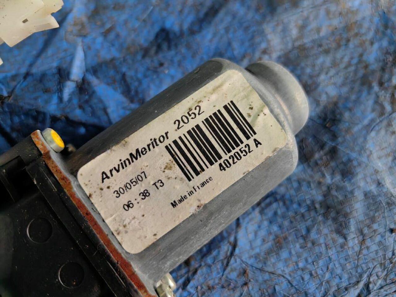 Стеклоподъемник правый задний NISSAN DUALIS NJ10 402052 3 ракурс