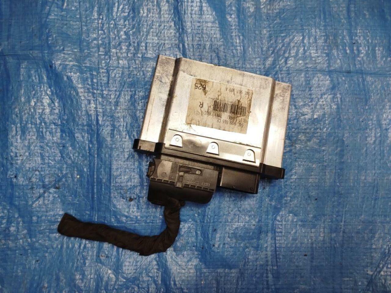 Блок efi AUDI A3 8V CXS 04E907309A 3 ракурс