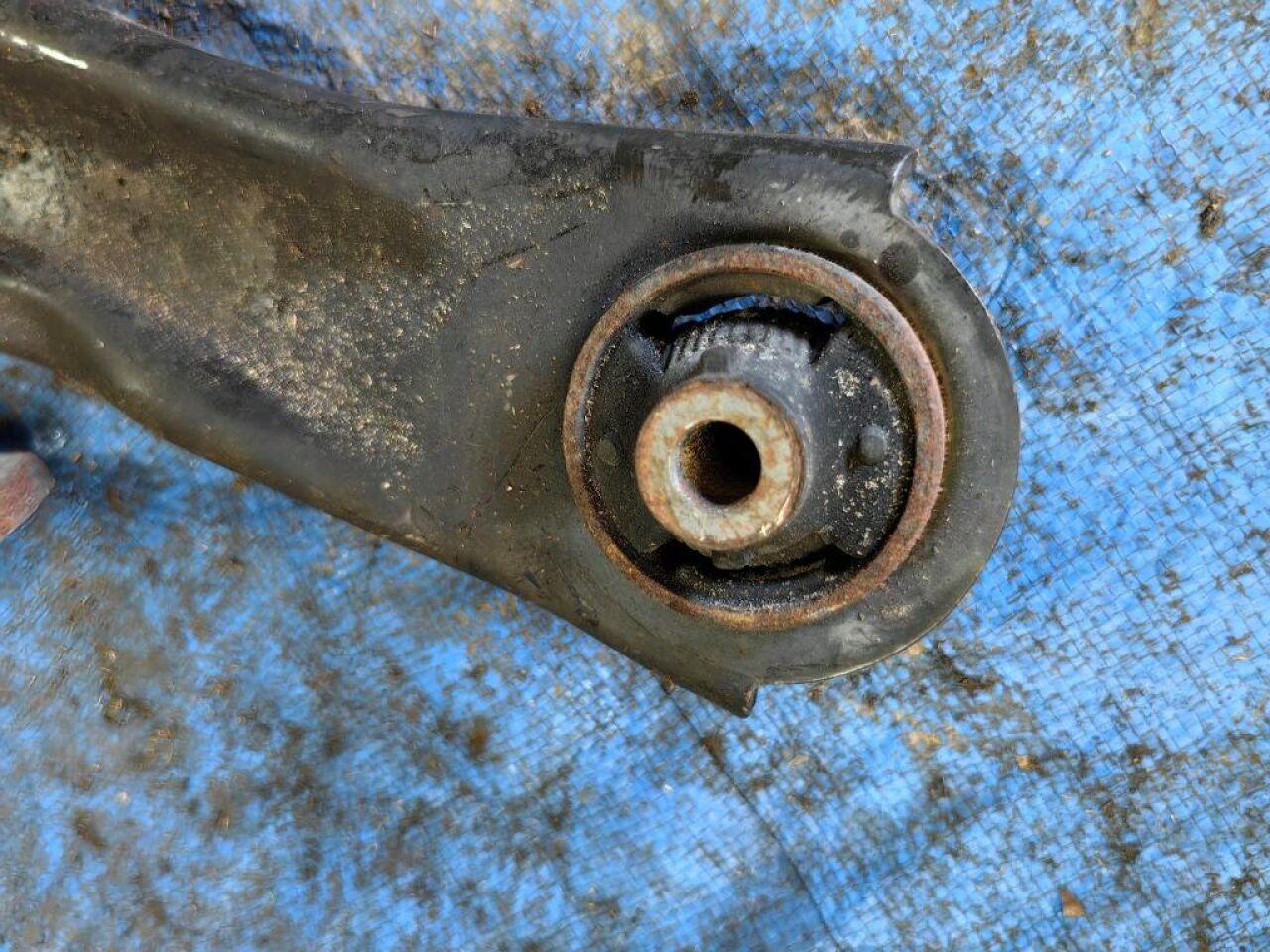 Рычаг правый передний нижний NISSAN DUALIS NJ10 MR20 3 ракурс