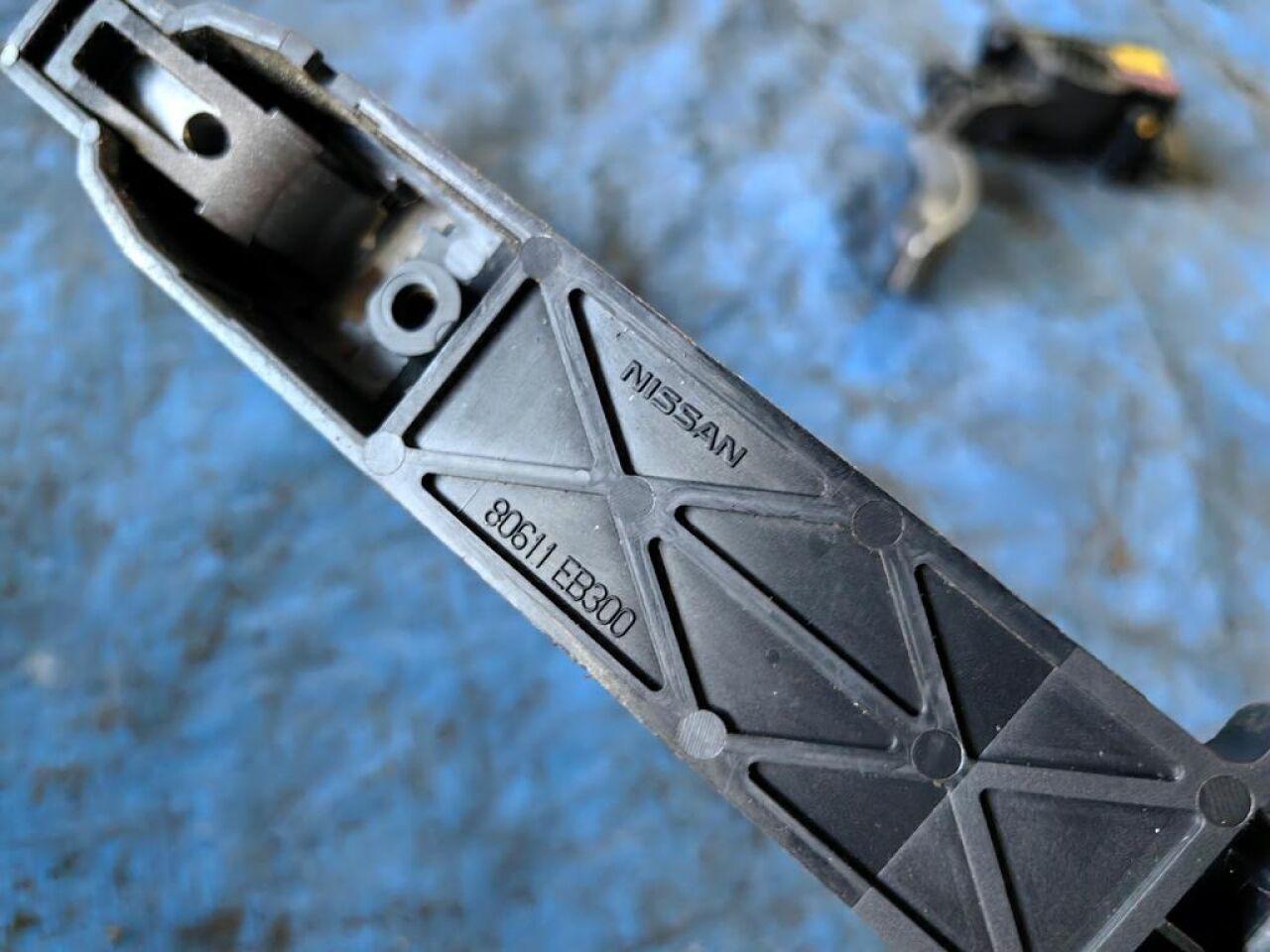 Ручка двери левая задняя NISSAN DUALIS NJ10 80611EB300 3 ракурс