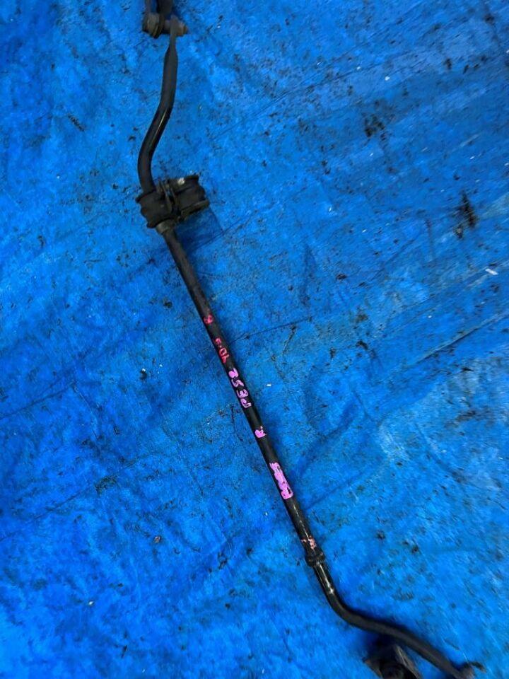 Стабилизатор задний NISSAN ELGRAND PE52 VQ35DE 2 ракурс