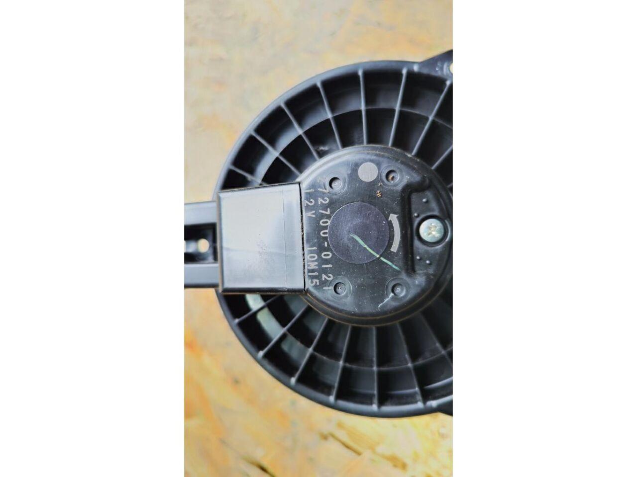 Мотор печки TOYOTA PORTE NNP15 272700-0121 2 ракурс