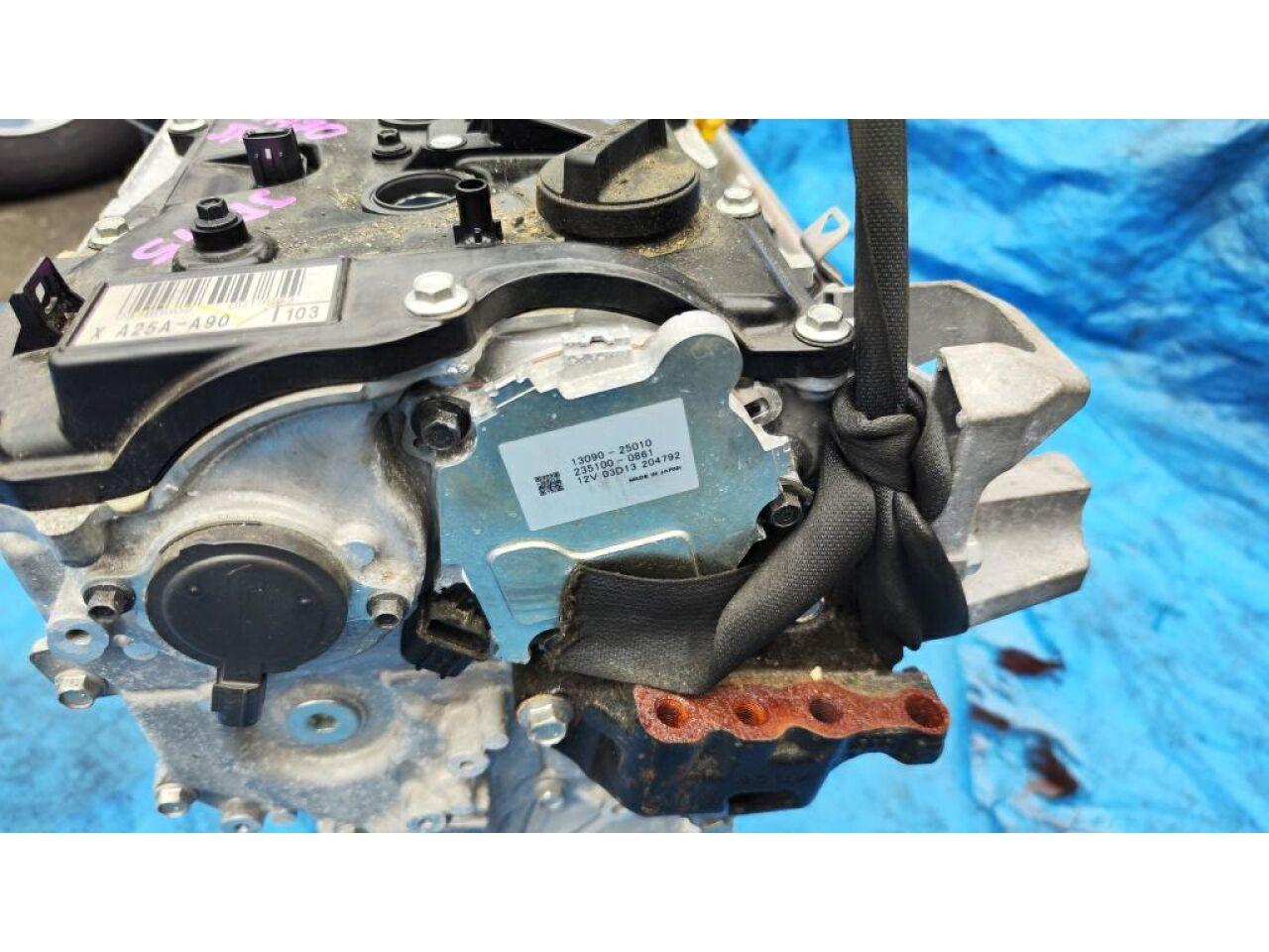 Двигатель TOYOTA CAMRY AXVH70 A25A FXS 4 ракурс