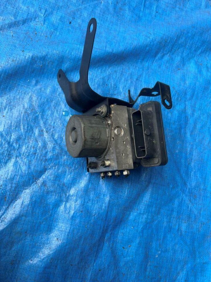 Блок abs TOYOTA VOXY ZRR80 3ZR-FAE 44540-28190 2 ракурс
