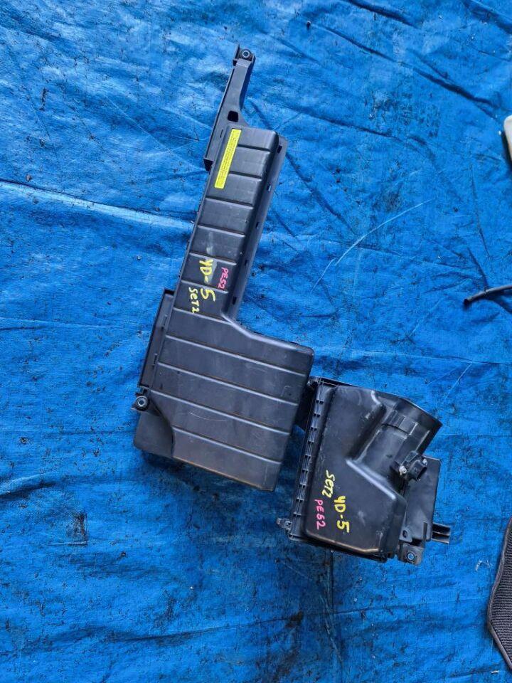 Корпус воздушного фильтра NISSAN ELGRAND PE52 VQ35DE SET 2   226807S000 1 ракурс