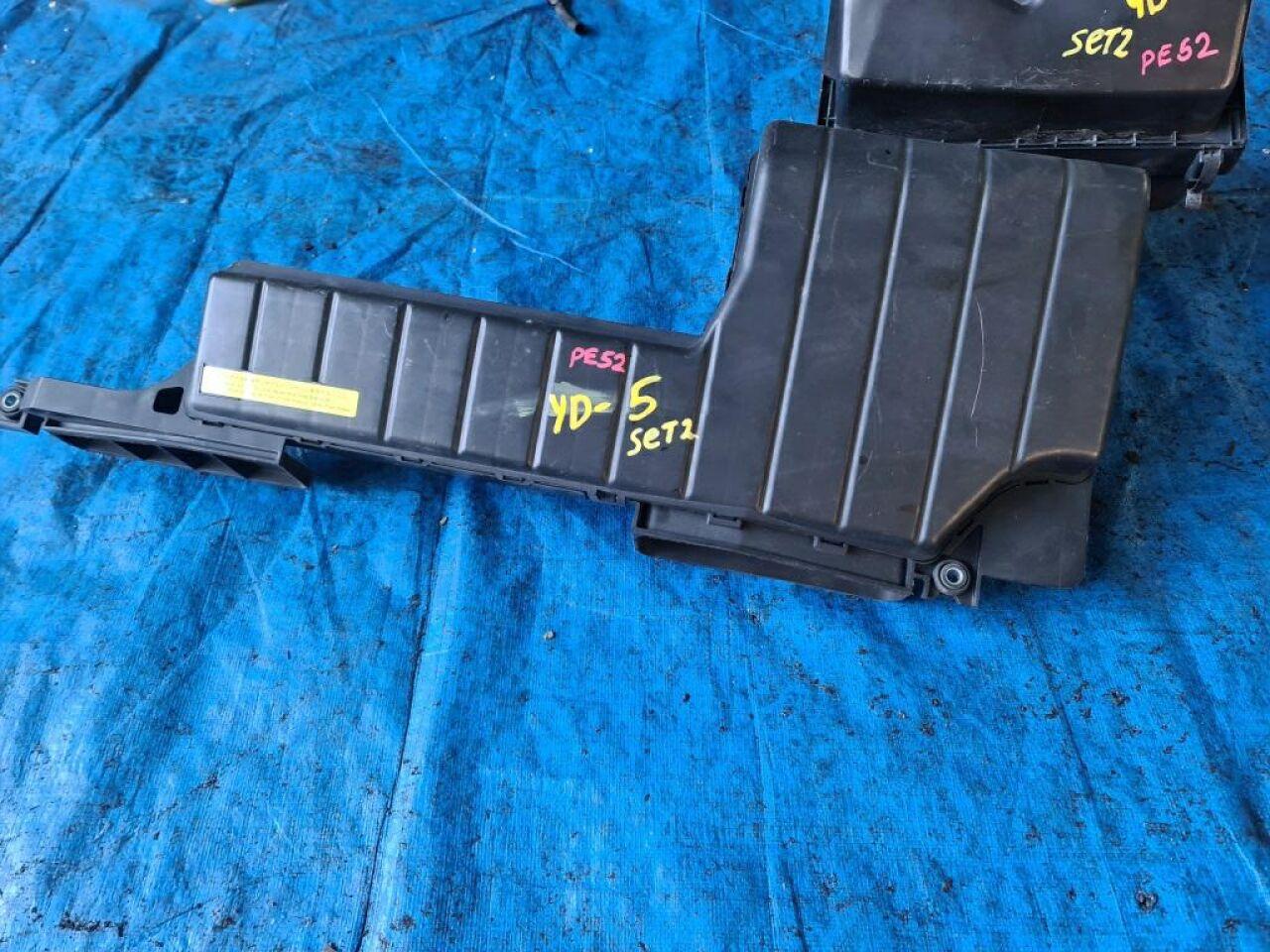 Корпус воздушного фильтра NISSAN ELGRAND PE52 VQ35DE SET 2   226807S000 2 ракурс