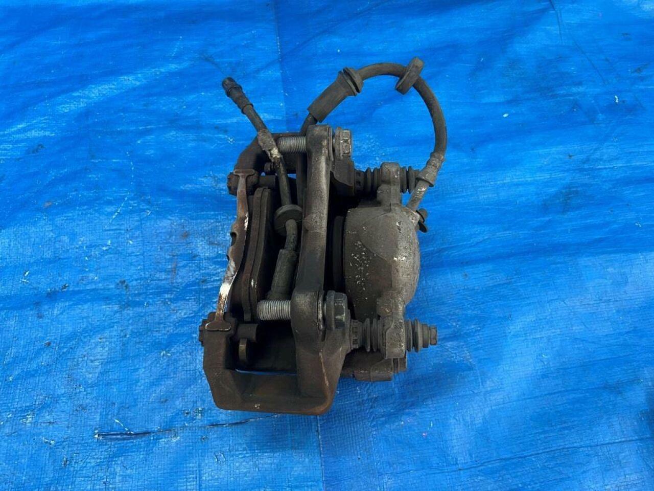 Суппорт правый передний AUDI A6 4G CHV 32348422 4 ракурс Суппорт правый передний AUDI A6 4G CHV 32348422 4 ракурс