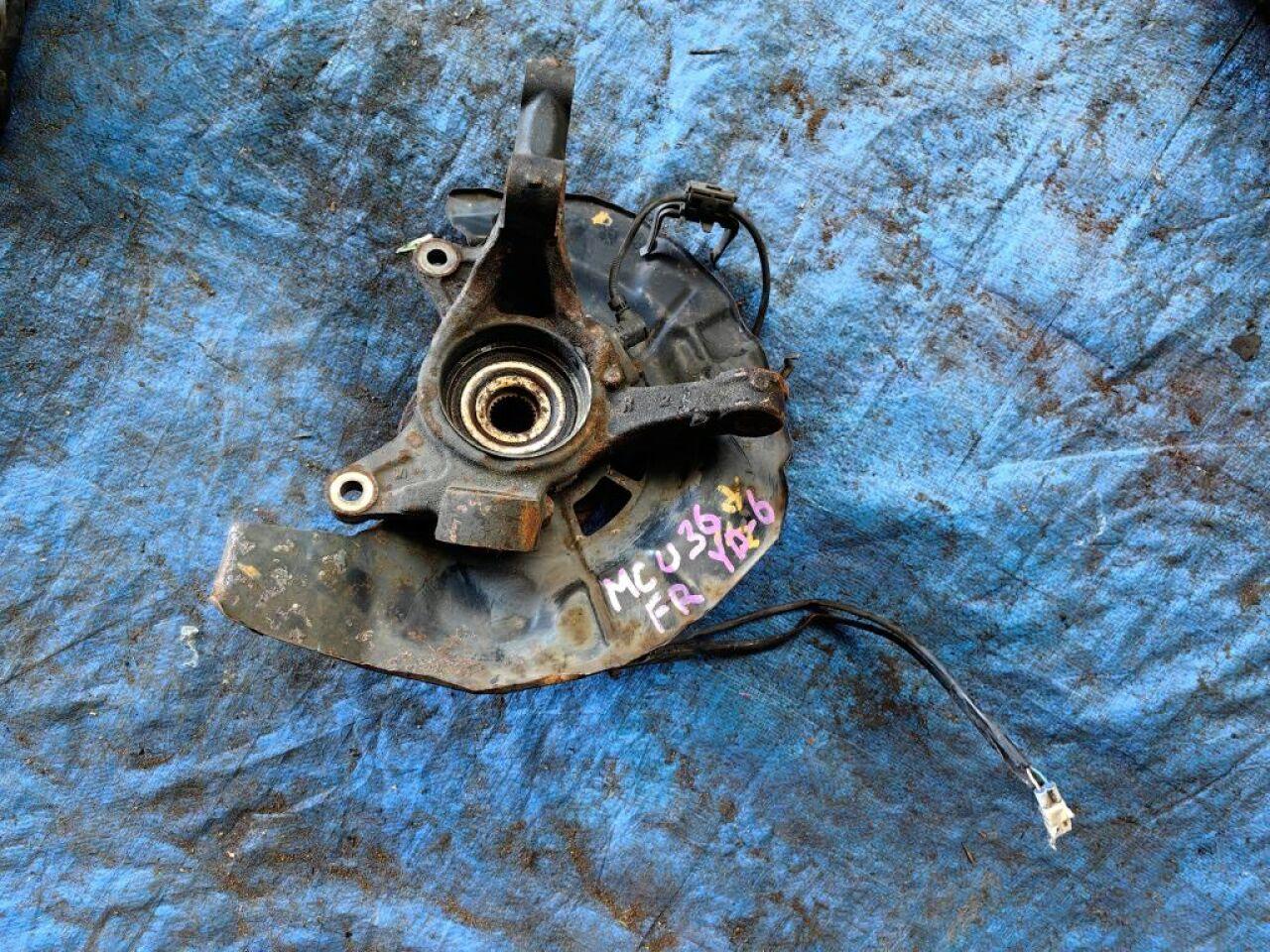 Ступица правая передняя TOYOTA HARRIER MCU36 1MZ-FE 2 ракурс