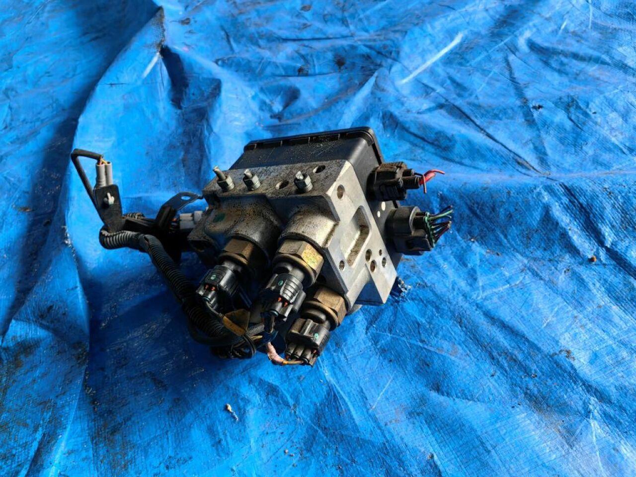 Блок abs TOYOTA PRIUS NHW10 1NZ FXE 44500-47010 3 ракурс