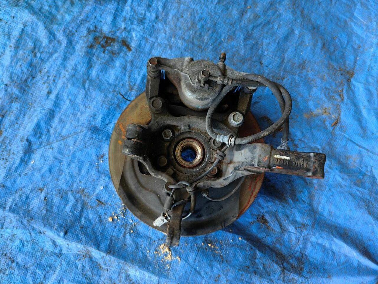 Ступица правая передняя NISSAN DUALIS NJ10 MR20 3 ракурс