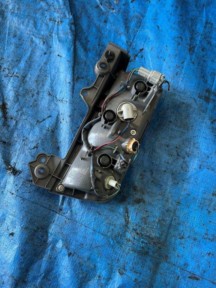 Стоп-сигнал левый NISSAN ELGRAND PE52 P8960 3 ракурс