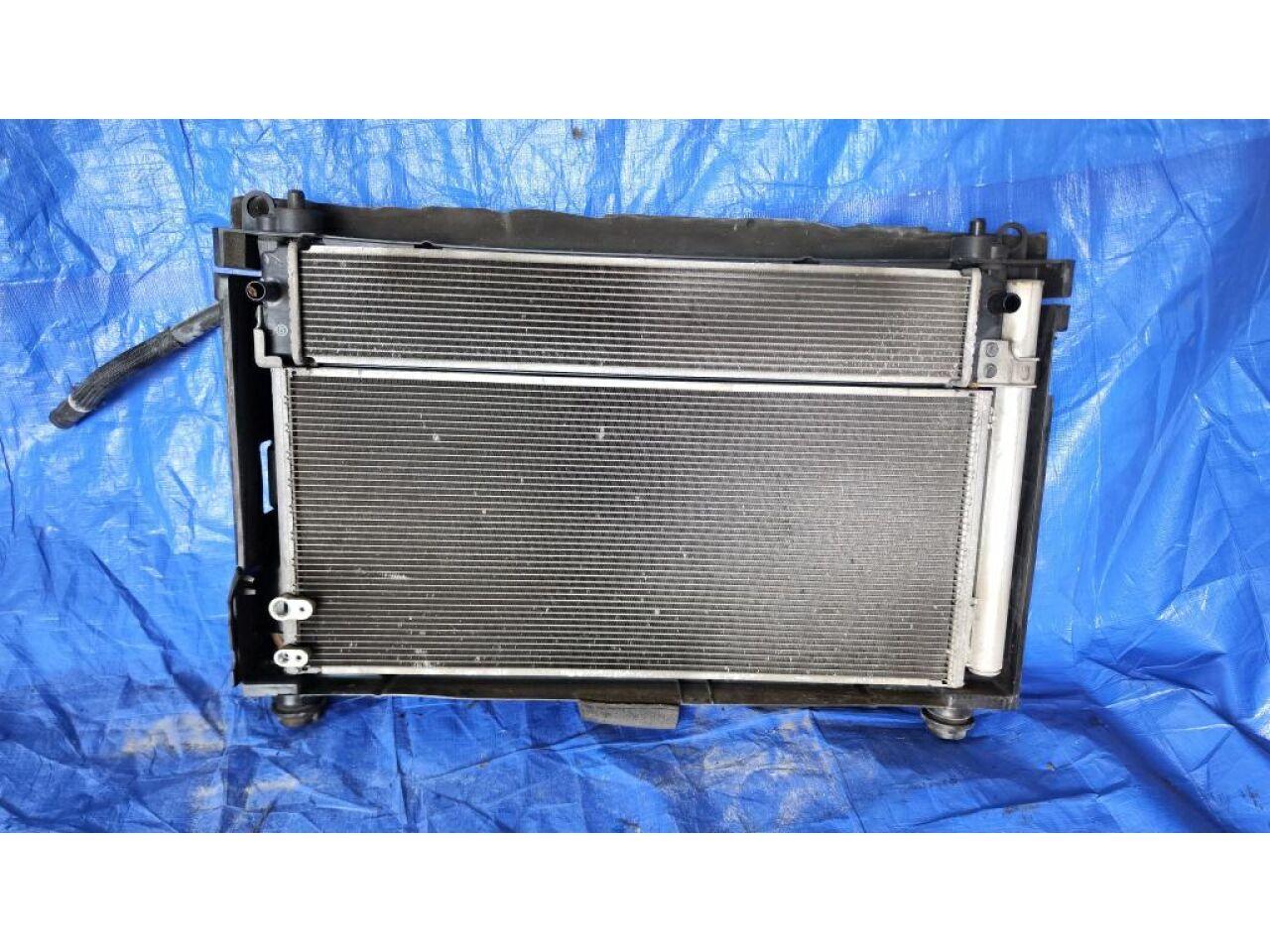 Радиатор основной TOYOTA PRIUS ALPHA ZVW41 2ZR ,SET 1 ракурс Радиатор основной TOYOTA PRIUS ALPHA ZVW41 2ZR ,SET 1 ракурс