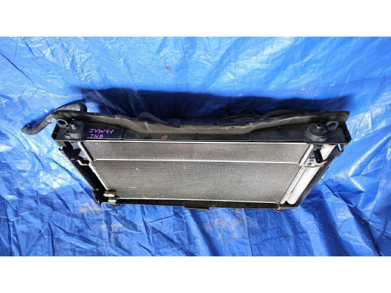 Радиатор основной TOYOTA PRIUS ALPHA ZVW41 2ZR SET 2 ракурс