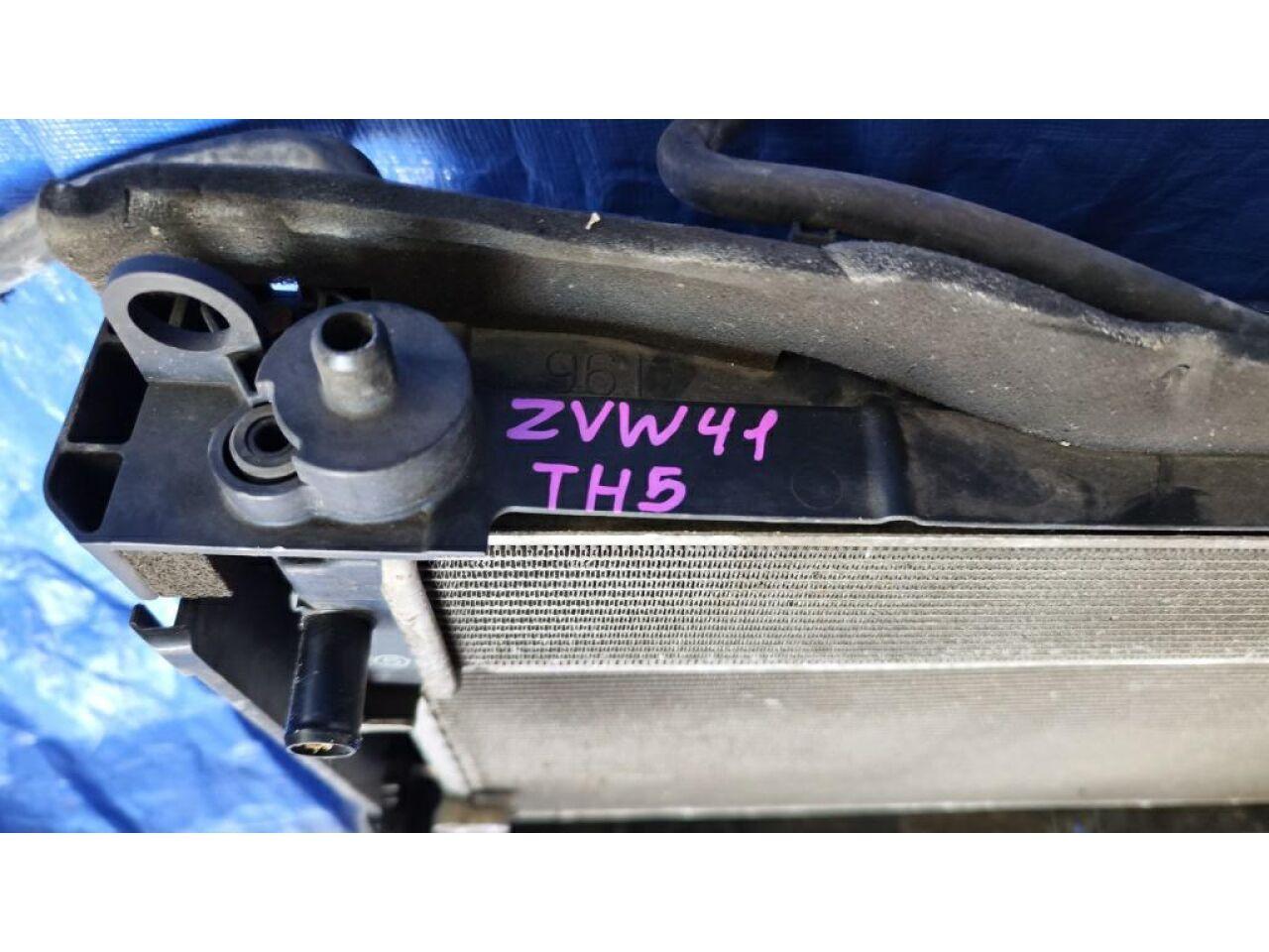 Радиатор основной TOYOTA PRIUS ALPHA ZVW41 2ZR SET 5 ракурс