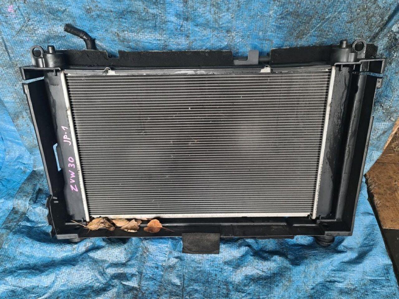 Радиатор основной  TOYOTA PRIUS ZVW30 2ZR ,422134-1041 1 ракурс