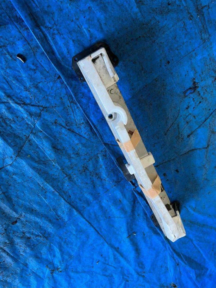 Жесткость бампера передняя NISSAN ELGRAND PE52 2 ракурс Жесткость бампера передняя NISSAN ELGRAND PE52 2 ракурс