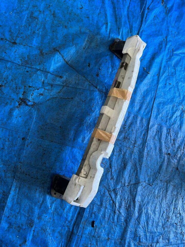 Жесткость бампера передняя NISSAN ELGRAND PE52 3 ракурс Жесткость бампера передняя NISSAN ELGRAND PE52 3 ракурс