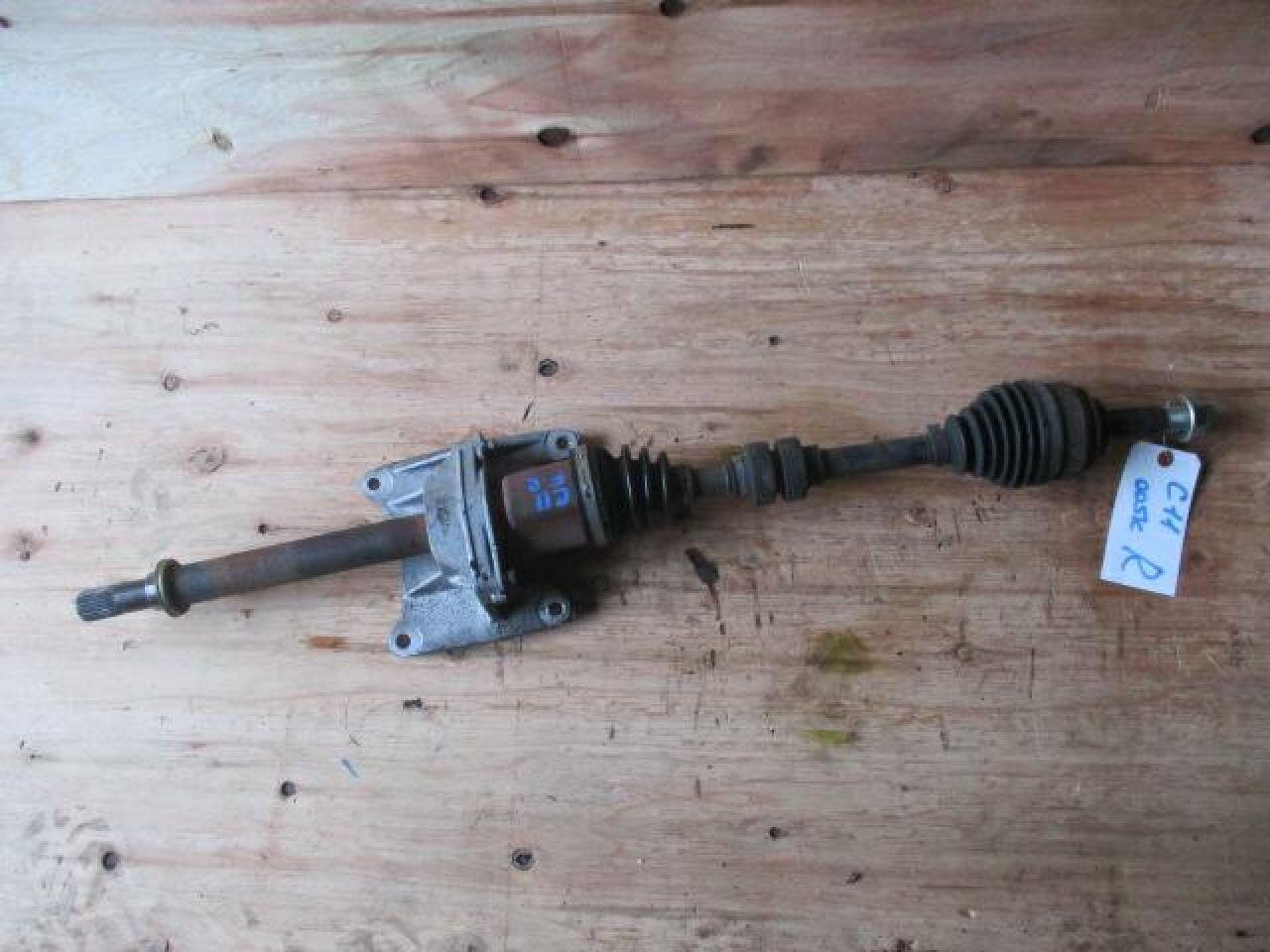 Привод правый передний  NISSAN TIIDA LATIO SJC11 MR18 ,- 1 ракурс