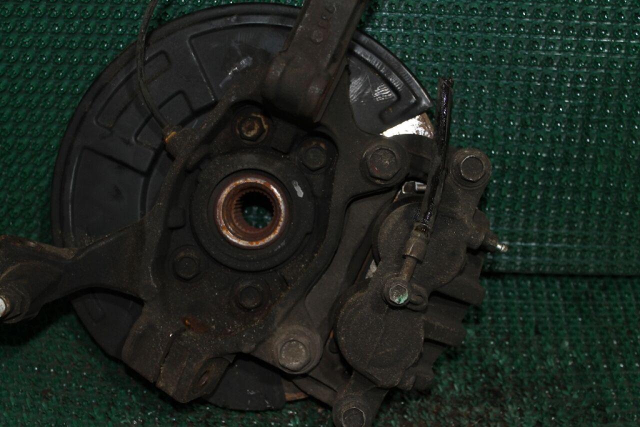 Ступица левая передняя NISSAN ELGRAND TE52 QR25DE 2 ракурс