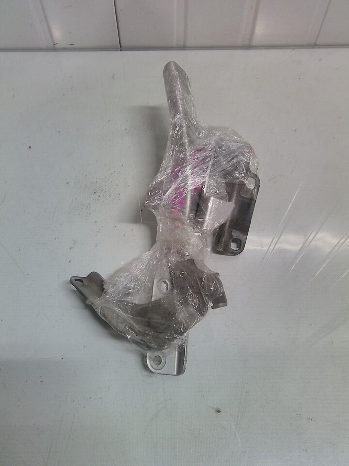 Петля капота NISSAN ELGRAND TE52 QR25DE 2 ракурс