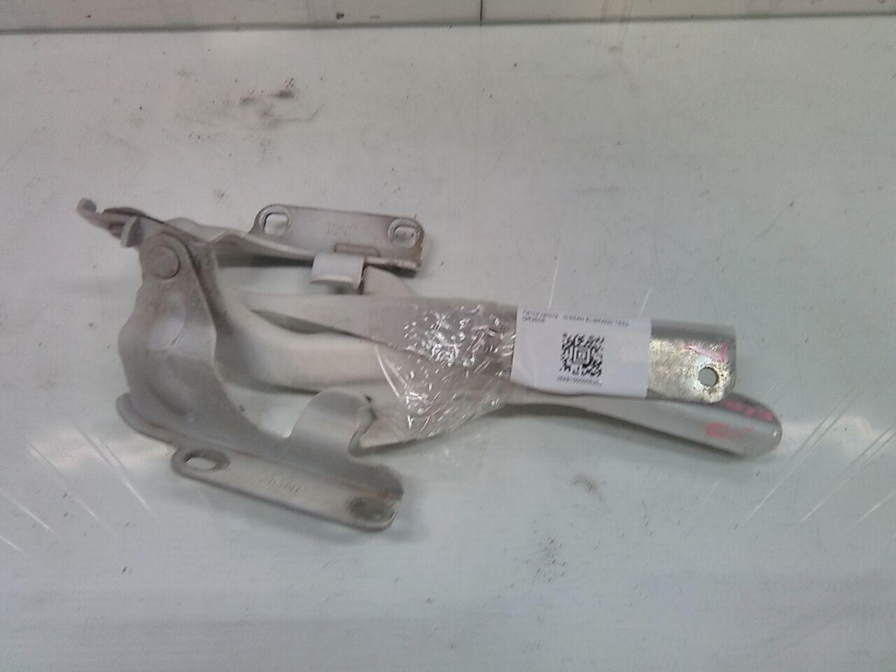 Петля капота NISSAN ELGRAND TE52 QR25DE 1 ракурс