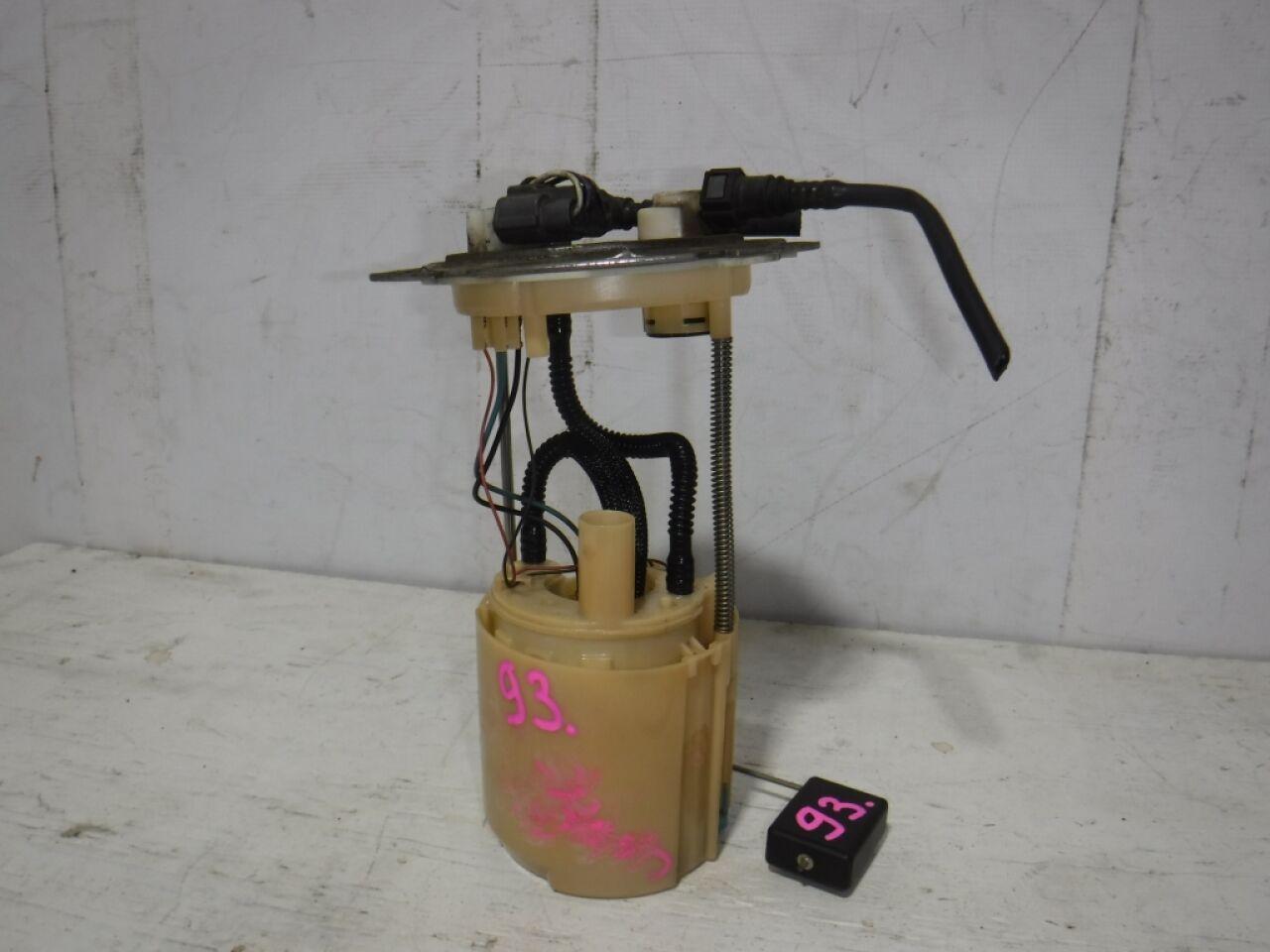 Топливный насос NISSAN ELGRAND TE52 QR25DE 1 ракурс Топливный насос NISSAN ELGRAND TE52 QR25DE 1 ракурс