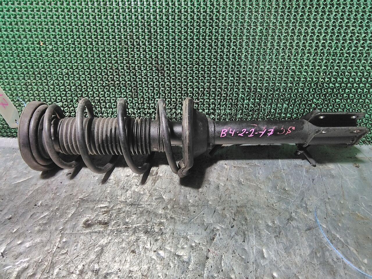 Стойка левая задняя SUBARU FORESTER SG5 EJ203 1 ракурс Стойка левая задняя SUBARU FORESTER SG5 EJ203 1 ракурс