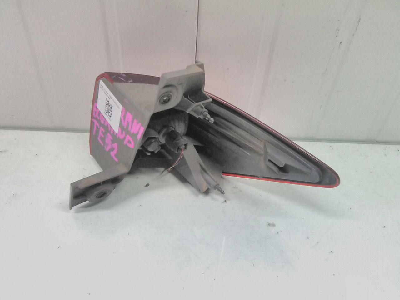 Стоп-сигнал левый задний NISSAN ELGRAND E52 QR25DE P8503 2 ракурс