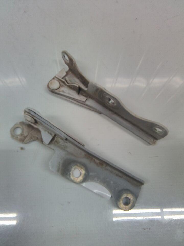 Петля капота MITSUBISHI GALANT E39A 4G63 2 ракурс