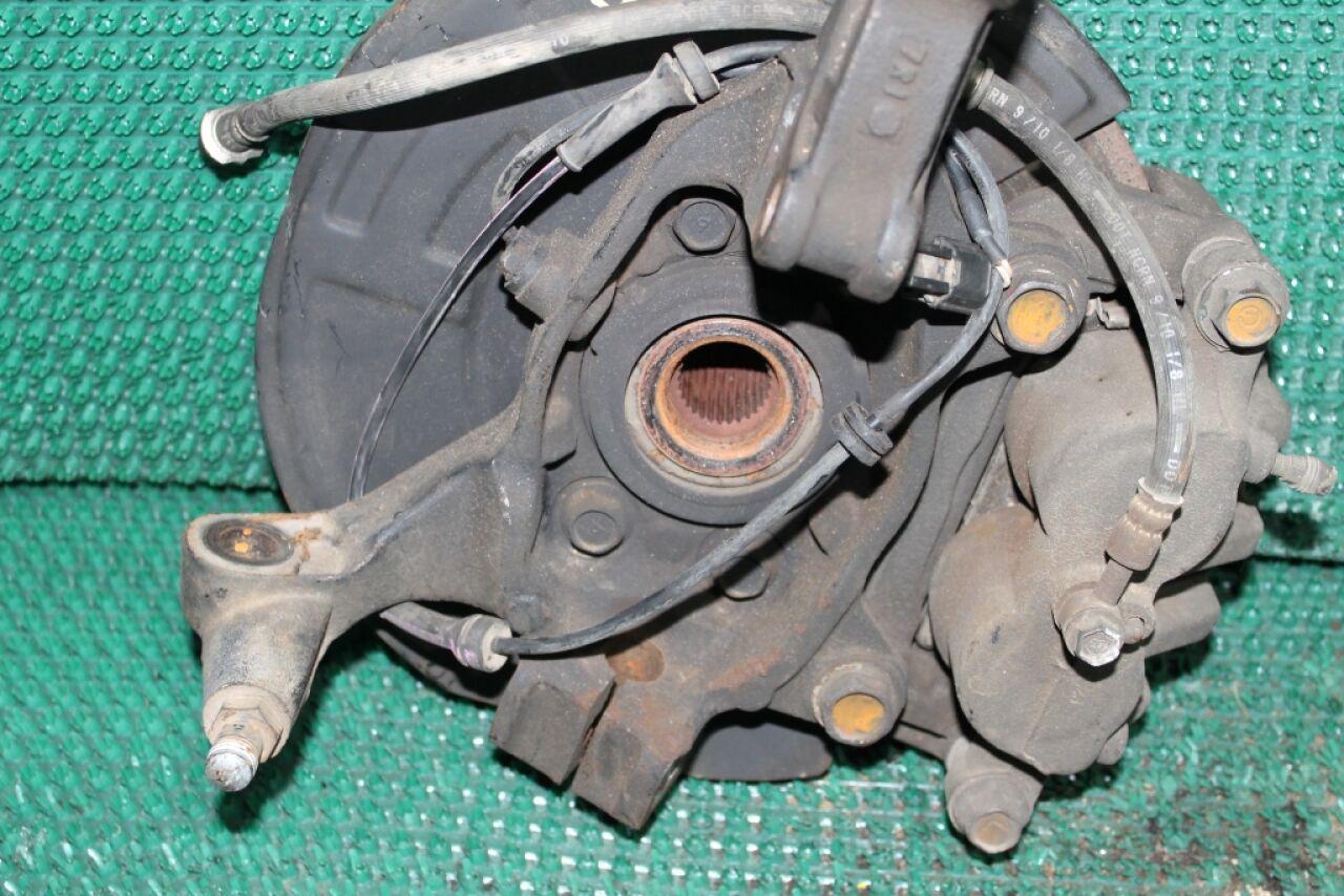 Ступица левая передняя NISSAN ELGRAND TE52 QR25DE 2 ракурс