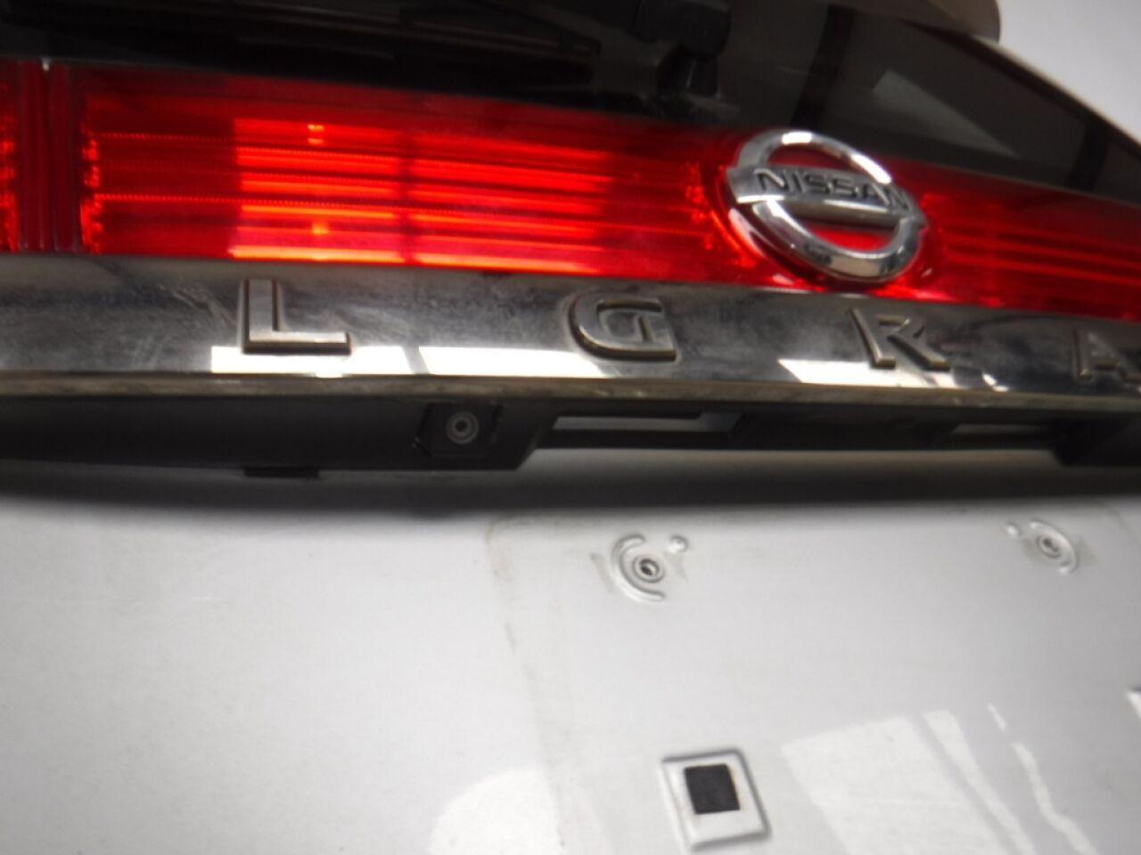 Дверь 5-я NISSAN ELGRAND TE52 QR25DE 2 ракурс