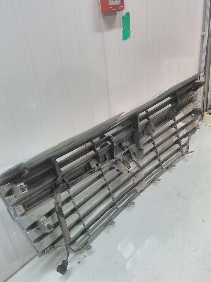 Решетка радиатора NISSAN ELGRAND PE52 VQ35DE 3 ракурс