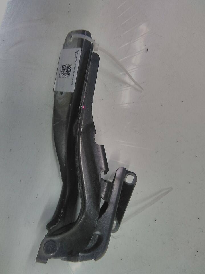 Петля капота NISSAN ELGRAND PE52 VQ35DE 1 ракурс