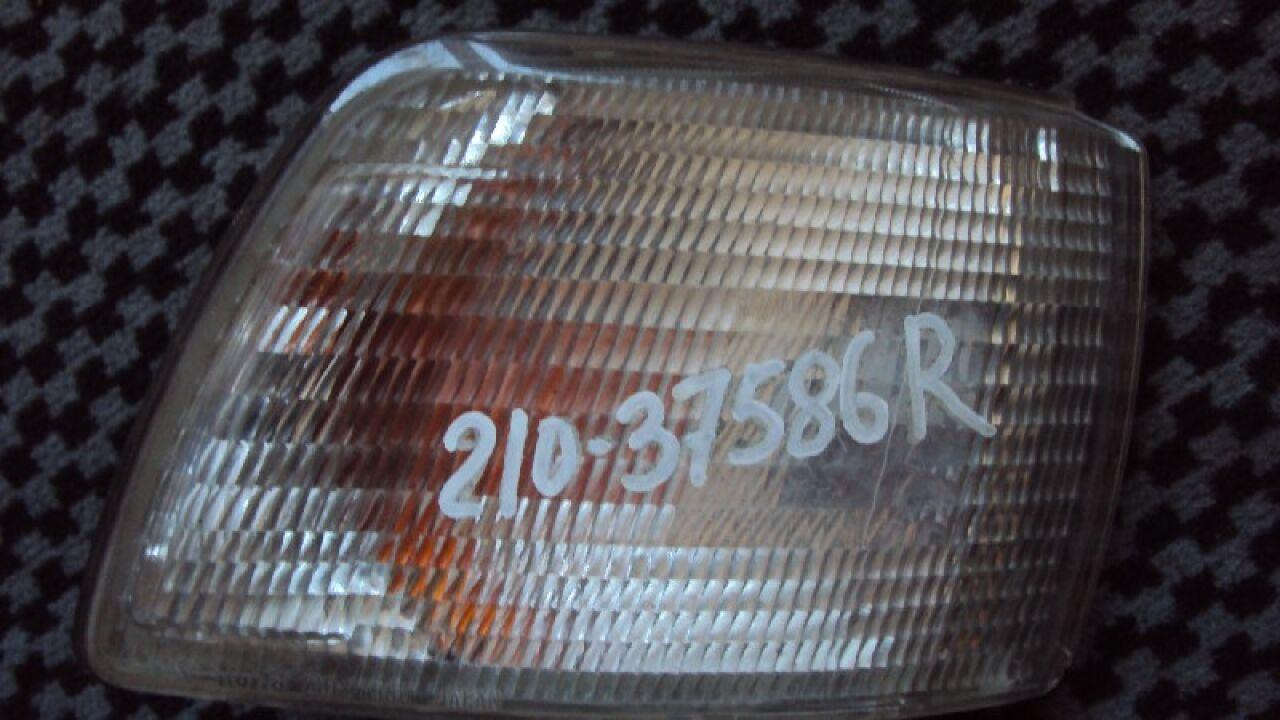 Габарит правый передний MITSUBISHI GALANT E32A - 1 ракурс