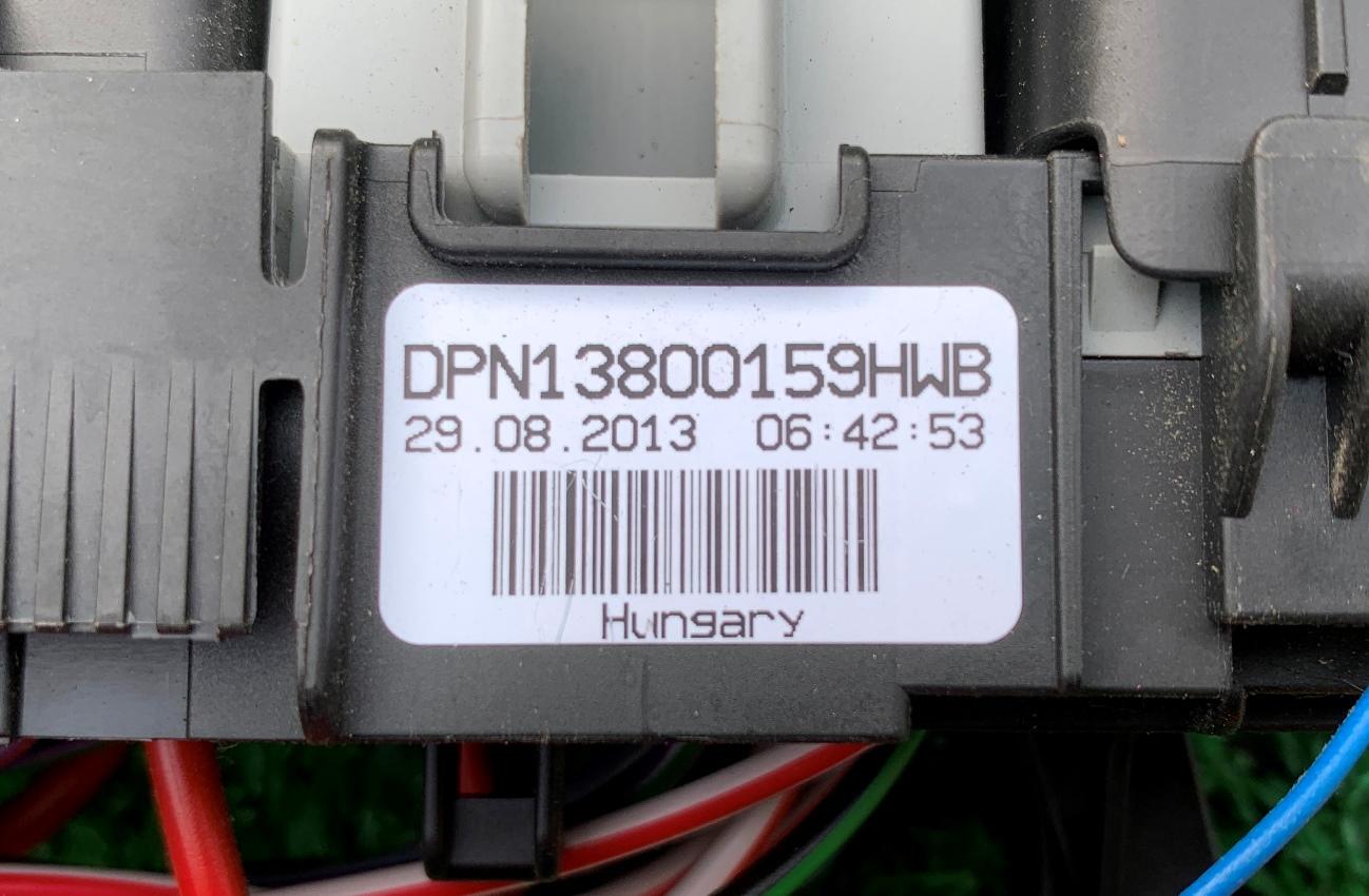 Блок предохранителей для VOLVO V60 FW48 B4164T 4 ракурс