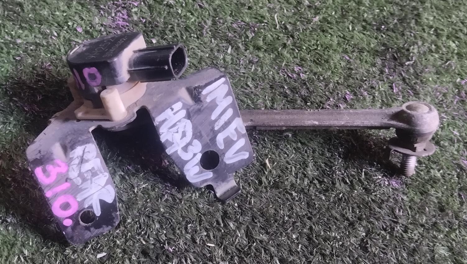 Датчик корректора фар задний MITSUBISHI I-MIEV HA3W 2 ракурс Датчик корректора фар задний MITSUBISHI I-MIEV HA3W 2 ракурс