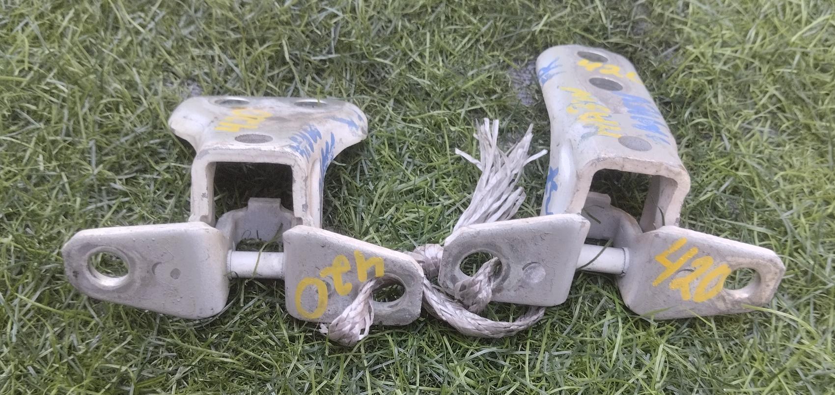 Петля дверная правая передняя MITSUBISHI I-MIEV HA3W W37 2 ракурс